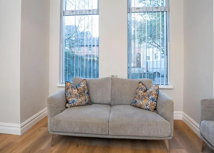 Modern 2 Bdr Apartment At Queens By Belfast City Breaks