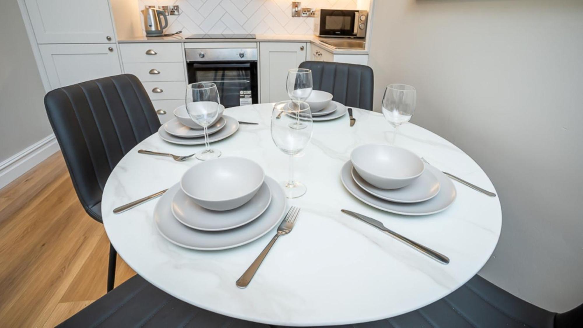 Modern 2 Bdr At Queens By Breaks *
