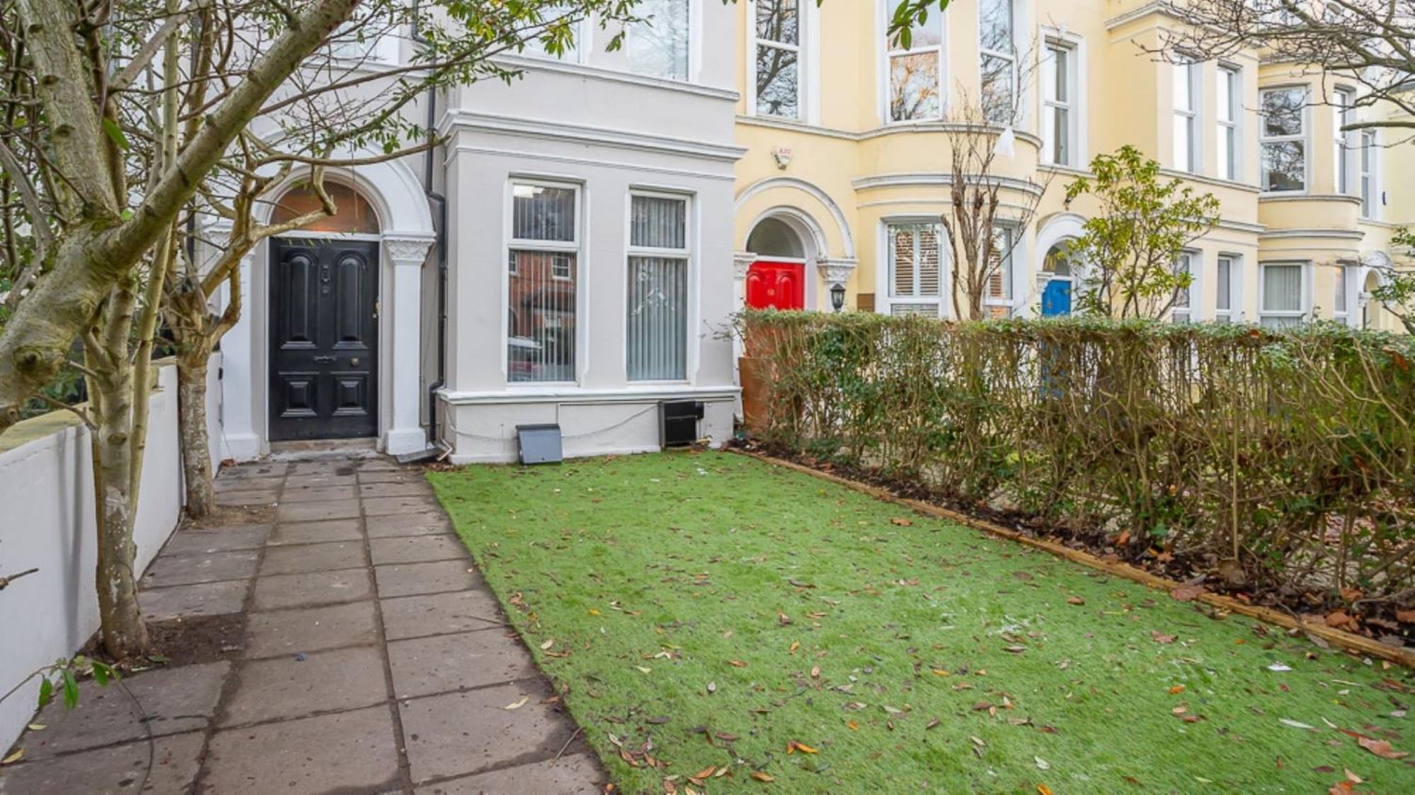 Modern 2 Bdr At Queens By Breaks Apartment *