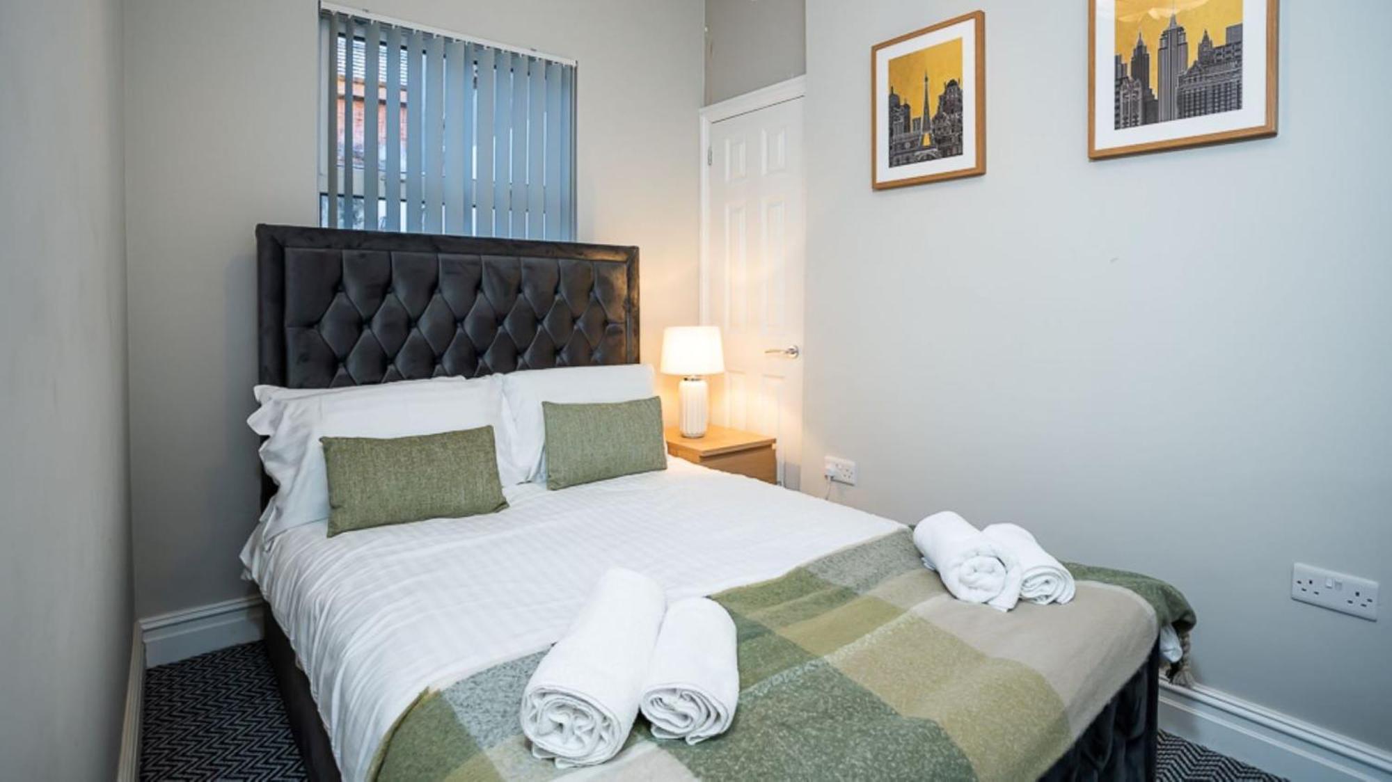 Modern 2 Bdr At Queens By Breaks * Belfast