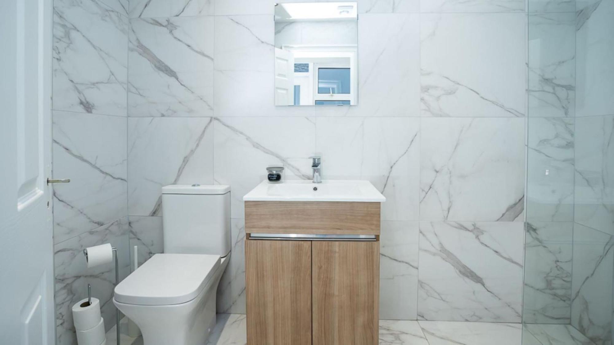 Apartment Modern 2 Bdr At Queens By Breaks