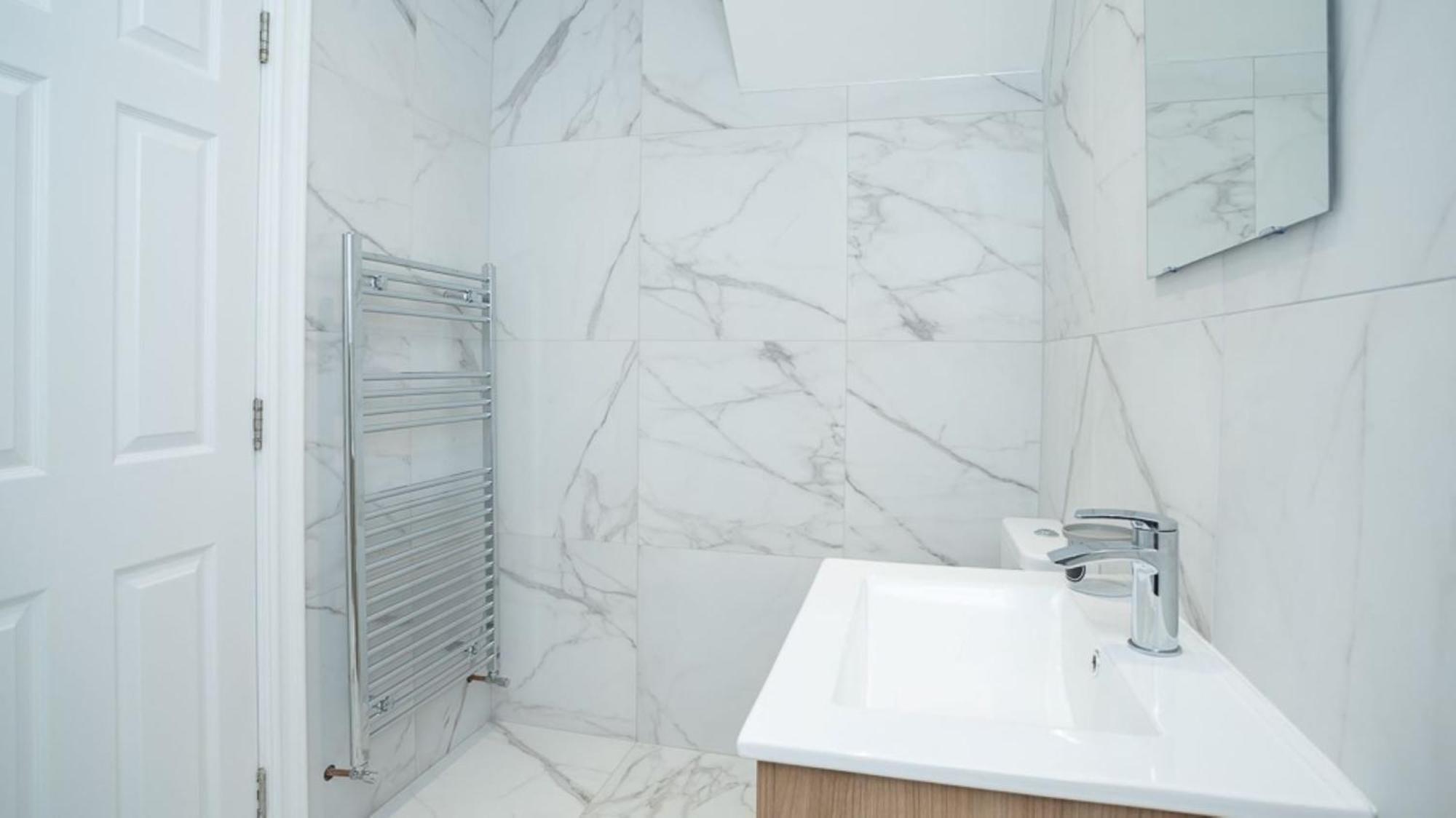 Modern 2 Bdr At Queens By Breaks Apartment Belfast