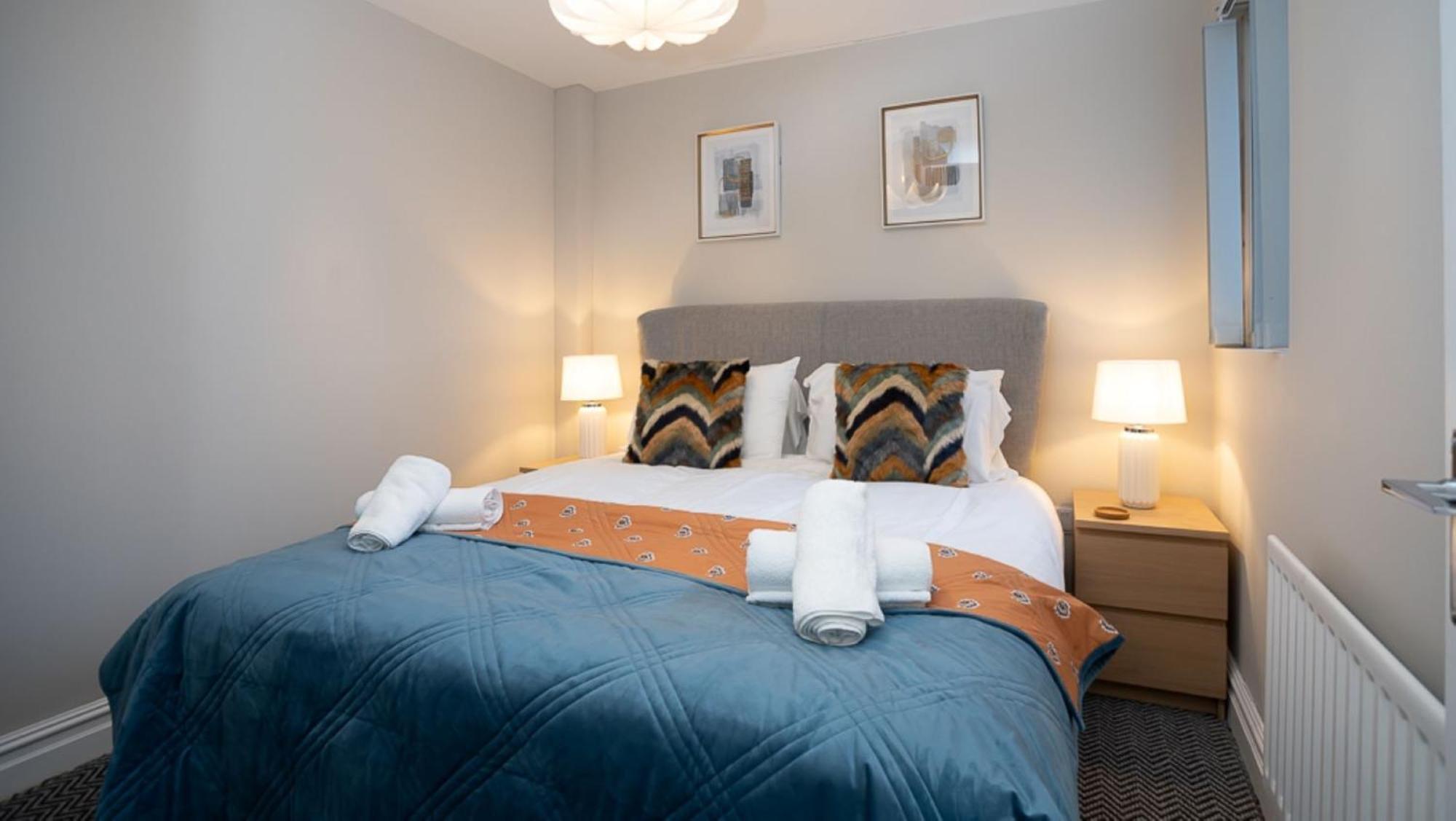 Modern 2 Bdr At Queens By Breaks Apartment Belfast