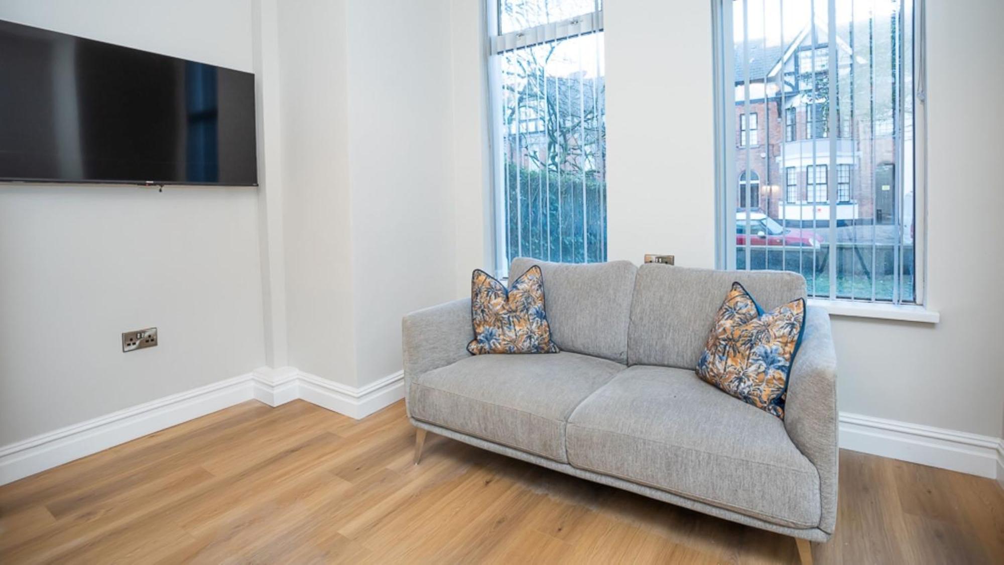Modern 2 Bdr At Queens By Breaks Apartment *